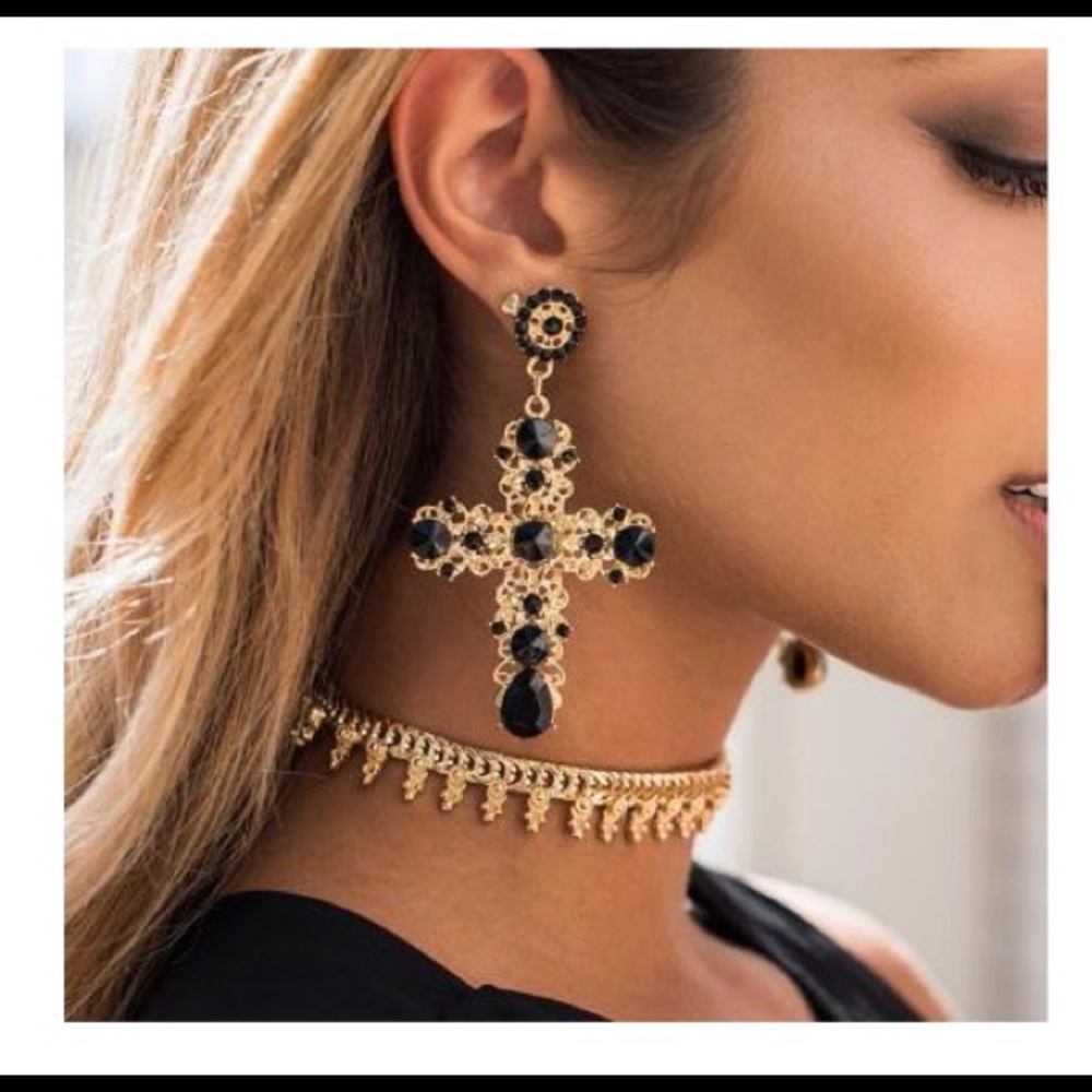 The queens cut earrings